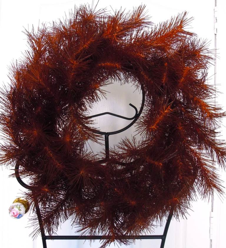 NEW - STURDY BEAUTIFUL WREATH / CENTREPIECE / WALL HANGING £65 INC CHRISTMAS