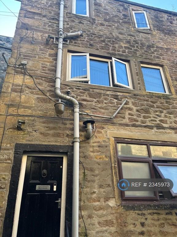 Studio flat in Dockray St, Colne, BB8 (#2345973)
