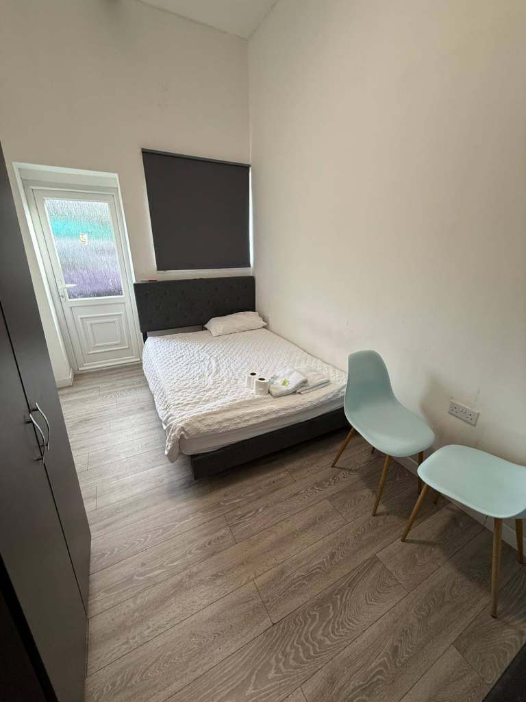 Studio Flat in Edgware (HA8)