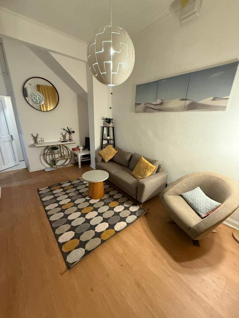 DOUBLE ROOM BALLARDS LANE FINCHLEY LONDON N3