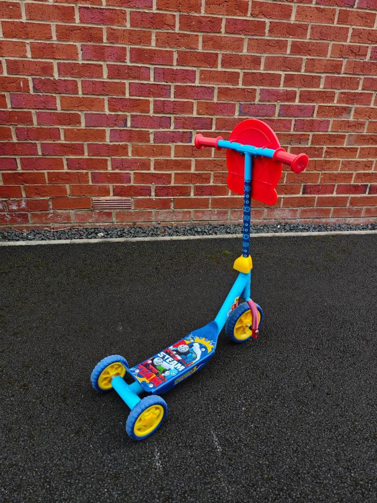 Child's scooter Thomas tank engine 
