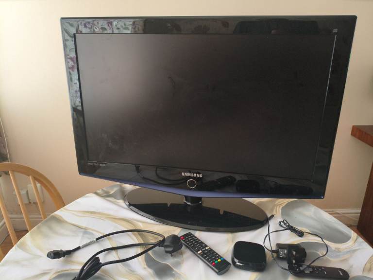 Samsung LE32R73BD 32in LCD HD Ready 720p Freeview Flat TV Black