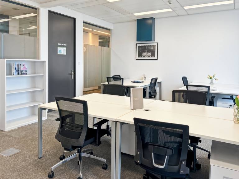 Edinburgh - EH3 7AL \ Large Office for Up to 15 Desks, Ready to Use