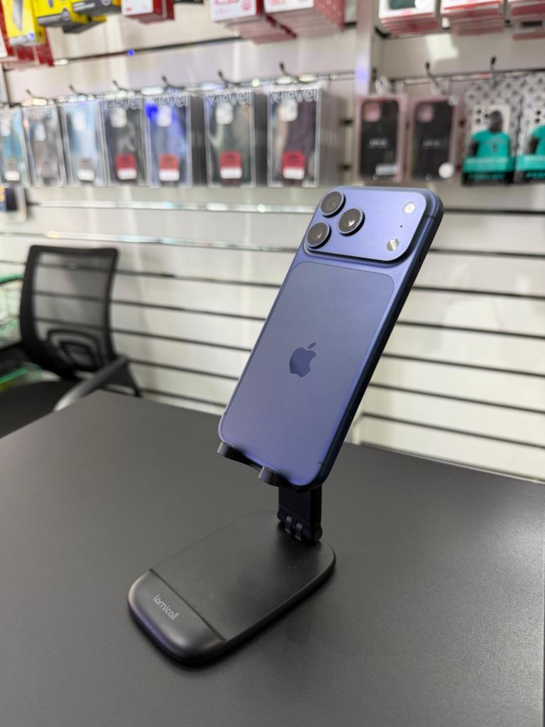 Apple iPhone 17 Pro Max 256GB Deep Blue (Unlocked) Immaculate Condition 100% 🔋 & Apple Warranty 