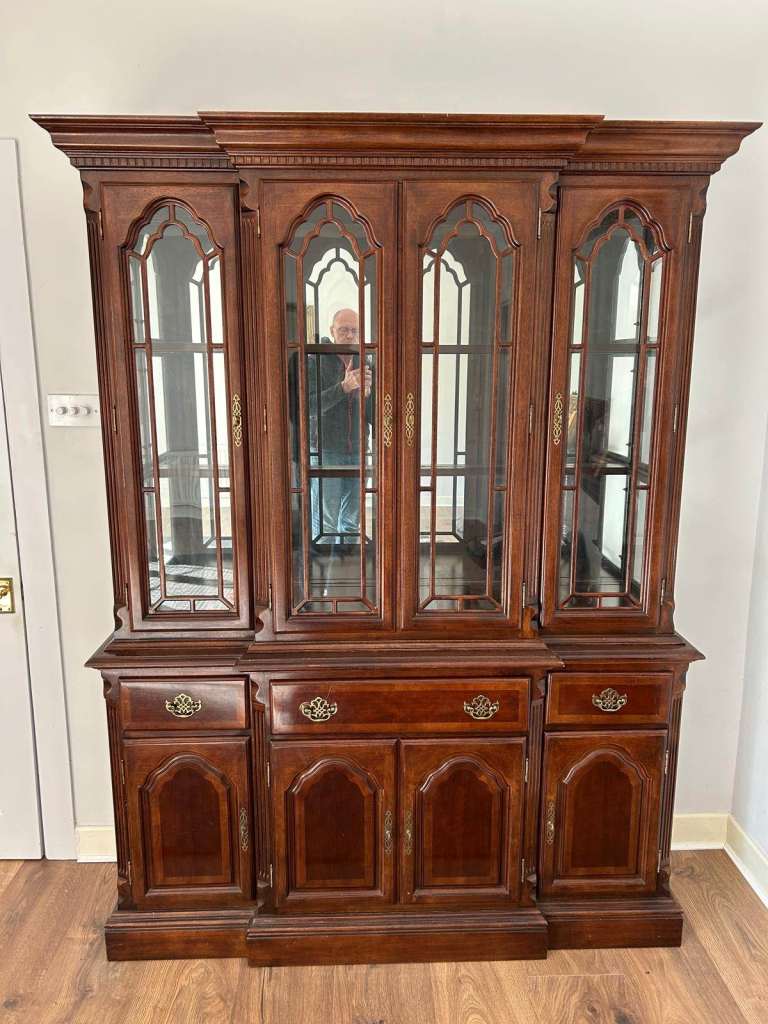 DISPLAY CABINET, English style