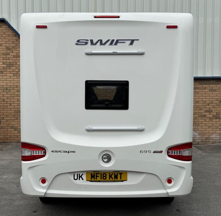 SWIFT ESCAPE 695 - 2017