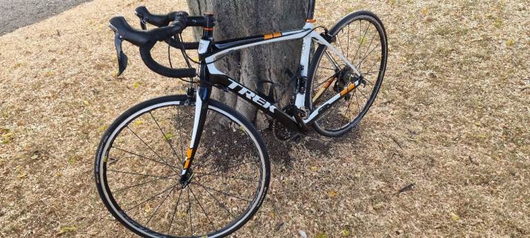 Trek Domane 4.3 in great condition, medium frame (fits approx 5'7"–5'11").