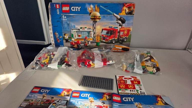LEGO CITY 60214 Burger Bar Fire Rescue Set - Complete, As Good As New