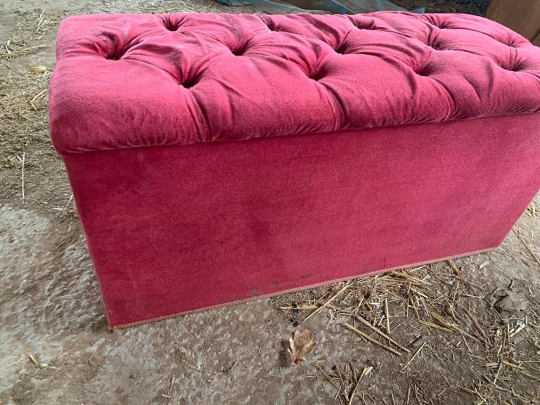 pink buttoned ottoman Storage/seat. 