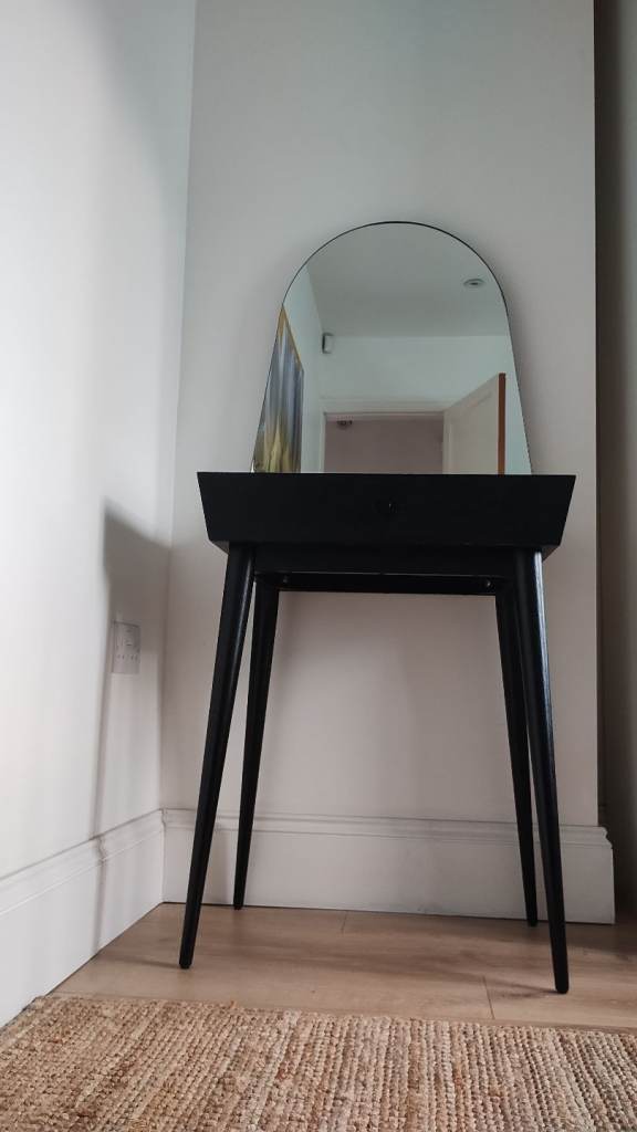 Black Dressing Table with Mirror – Good Condition