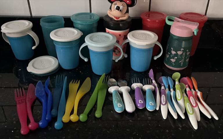 BABY'S NUBY SIPPY CUPS, BOTTLE, MINNIE MOUSE CUP, SPOONS, KNIVES, FORKS FOR ONLY £12 CAN POST