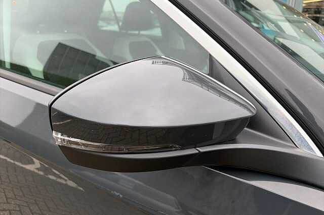 2021 Volkswagen T-Roc 1.5 TSI EVO SEL 5dr Hatchback Petrol Manual