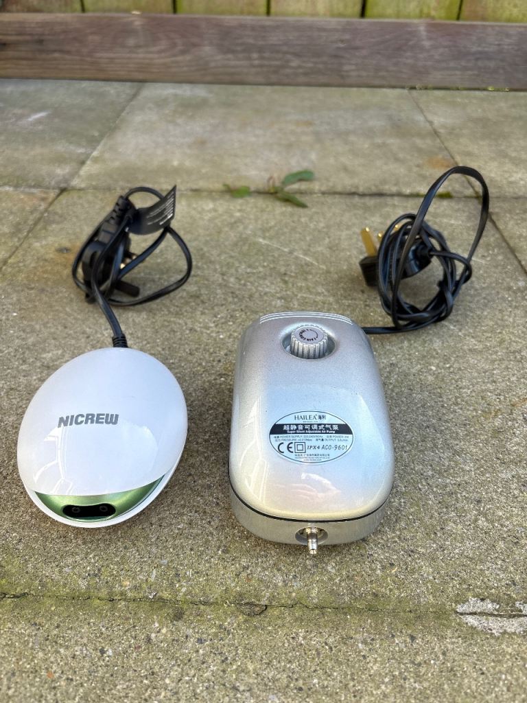 2x air pods 1 is a double outlet and the other is a single with level control 