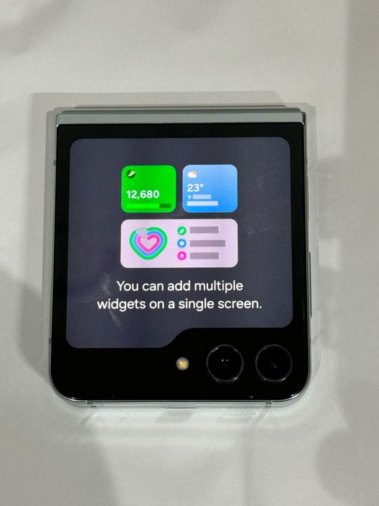 Samsung Galaxy Z Flip 5 - 256 GB - Green (Unlocked) Smartphone