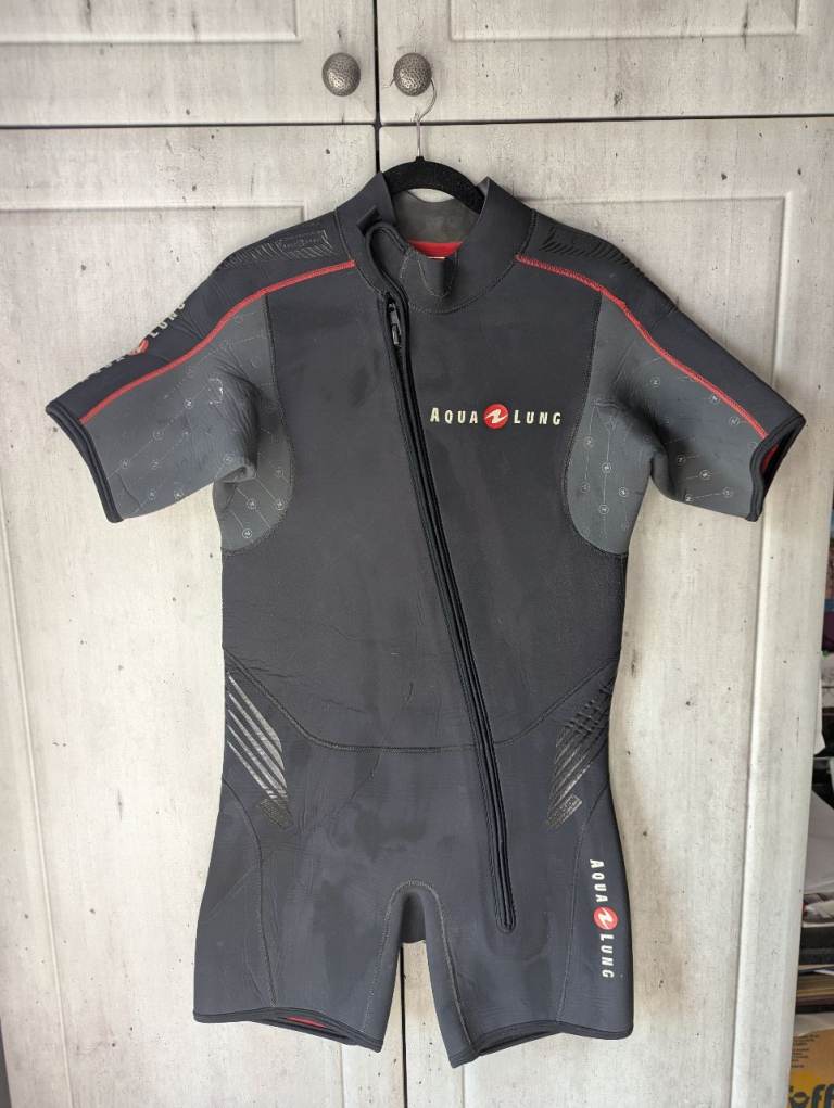 5mm Aqualung shorty wetsuit, 2mm full & Tusa fins