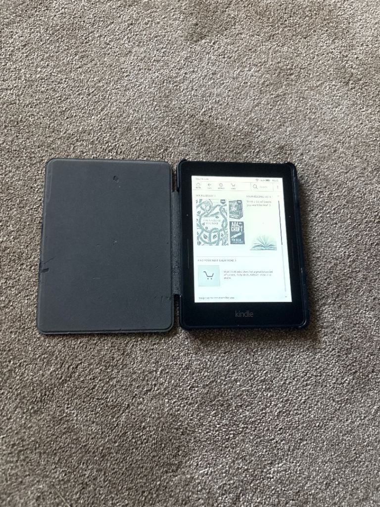 Kindle E-reader with Cover – Good Condition