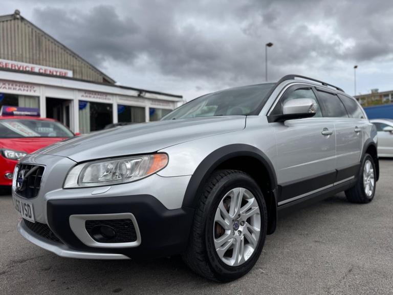 2011 Volvo XC70 2.4 D5 SE Lux Estate 5dr Diesel Geartronic AWD Euro 5 (205 ps) ESTATE Diesel Auto...