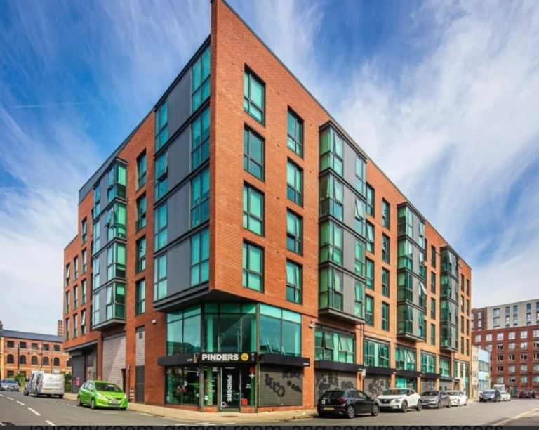 Modern Studio, bills included, secure, city centre * Fantastic location * Fully furnished