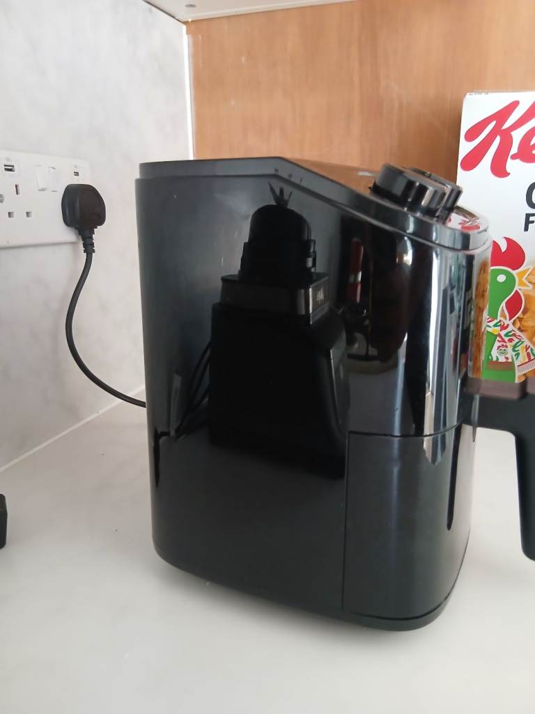 Nearly New YASHE Compact Air Fryer – Only 1 Month Old! (Moving Sale)