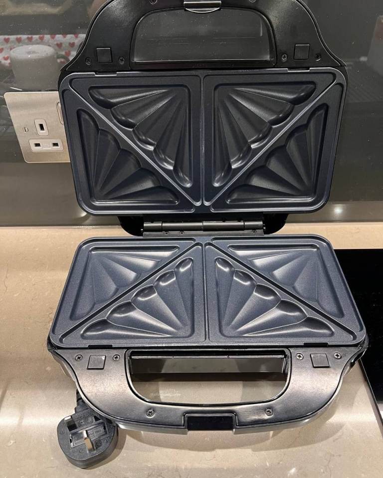 Salter 3-in-1 Snack Maker – Waffle Maker, Sandwich Toaster & Panini Press (900W)