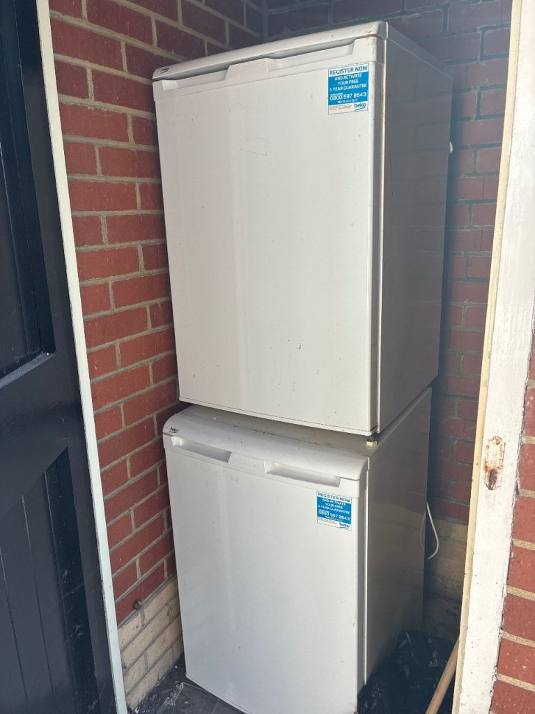 Undercounter fridge and freezer
