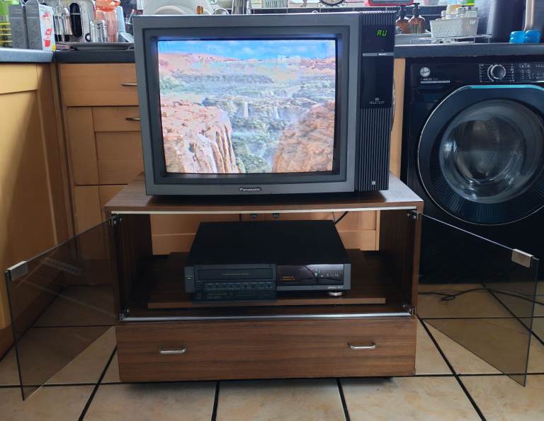 Vintage Panasonic TX-2112 Colour CRT + Toshiba V-611b VCR + Stand Fully Working £280 OVNO