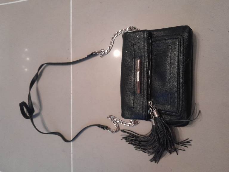 Stylish Black Leather Shoulder Bag with Chain Strap