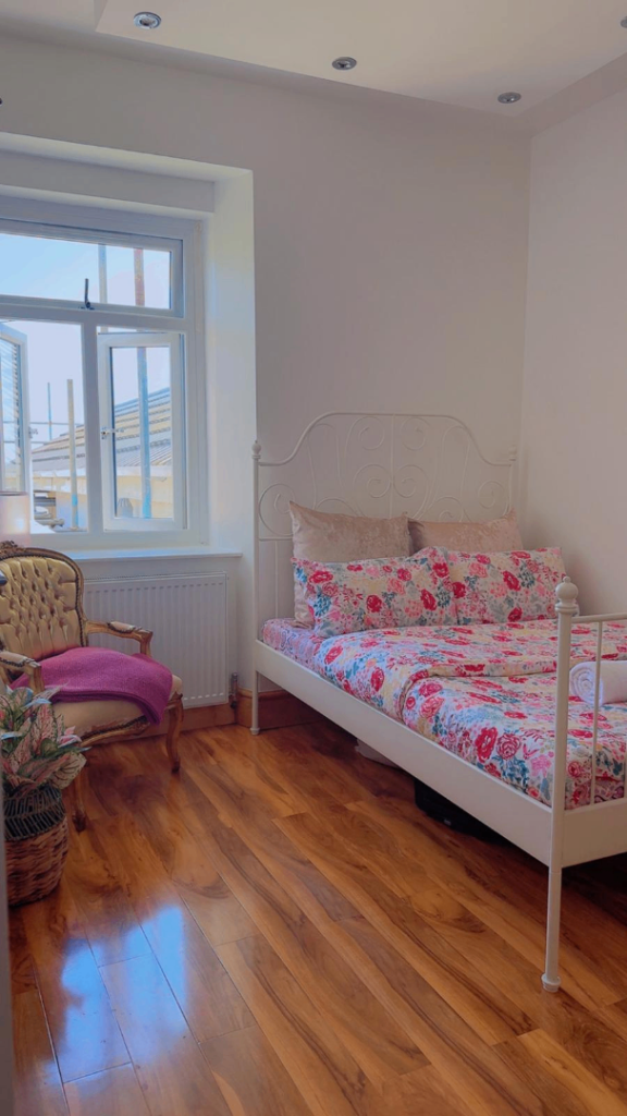 Spacious & Cosy ensuite room for rent SA1 6AD