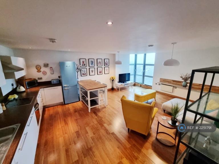 2 bedroom flat in The St. George Building, Leeds, LS1 (2 bed) (#2251791)
