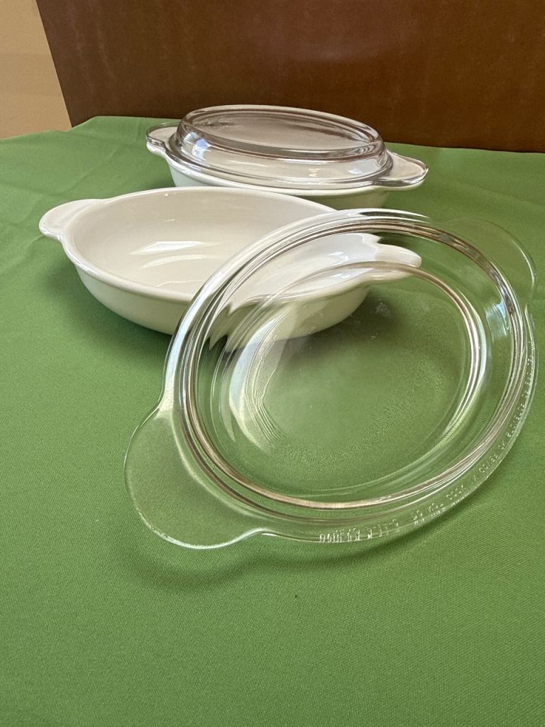 White Corning ware Oven Dishes with Glass Lids – Good Condition
