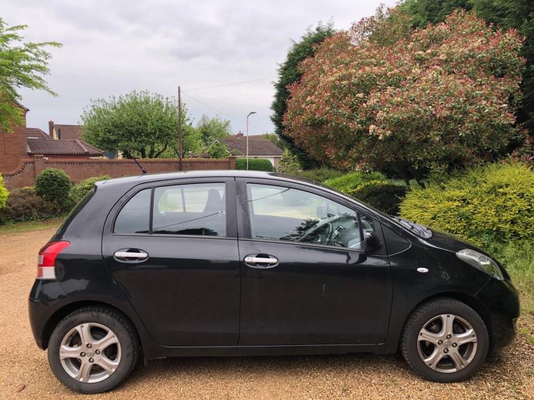 TOYOTA YARIS TR 1.3 PETROL 2010 59 REG MANUAL 105K FSH £35 ROAD TAX PER YEAR 