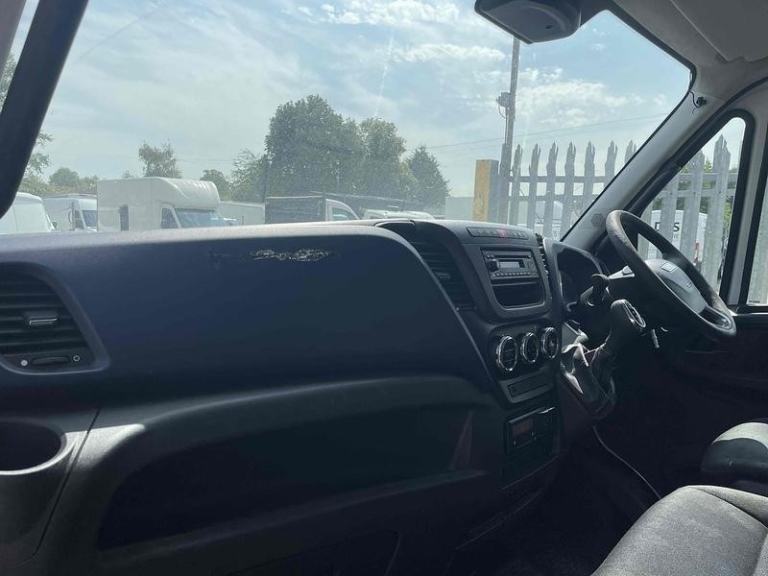 Iveco Daily 70C18 20FT Luton Box Van Taillift Truck Diesel Auto 7.2 Ton Lorry