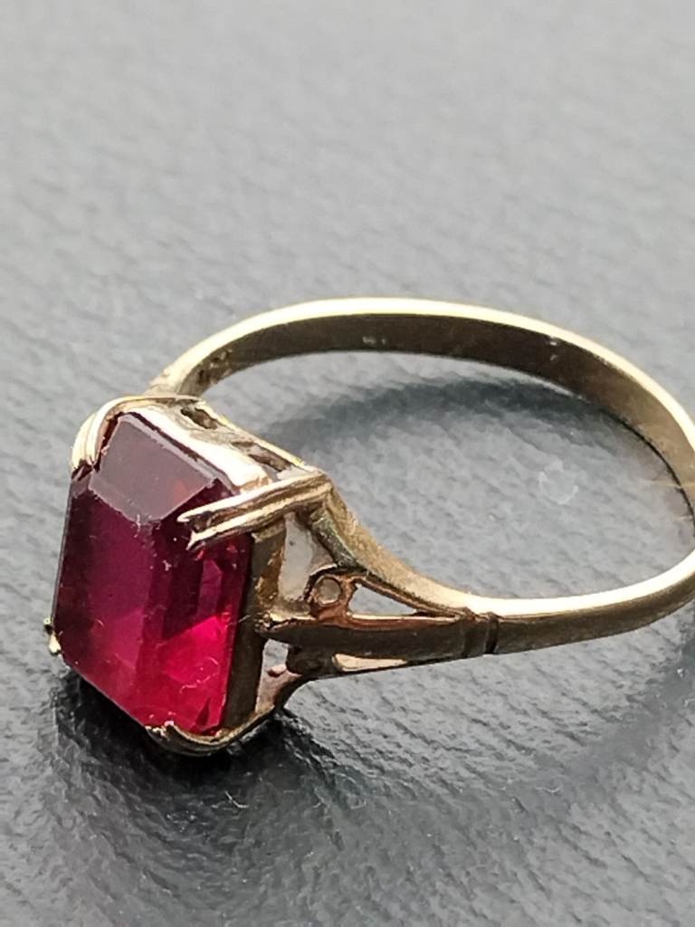 9ct ruby ring Size P