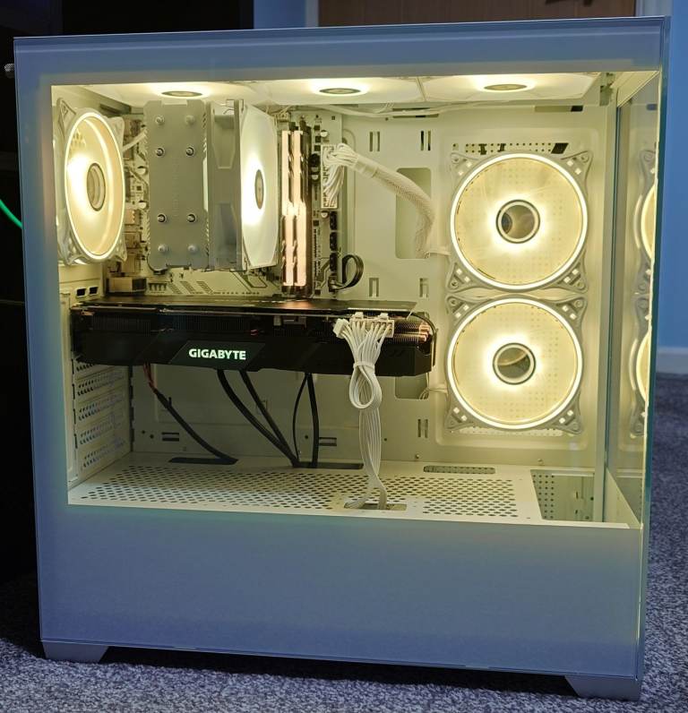 White Custom Gaming PC | RTX 2070 S 8GB | Ryzen 7 2700x | 16GB RAM | 512GB NVME SSD | Win 11 Pro