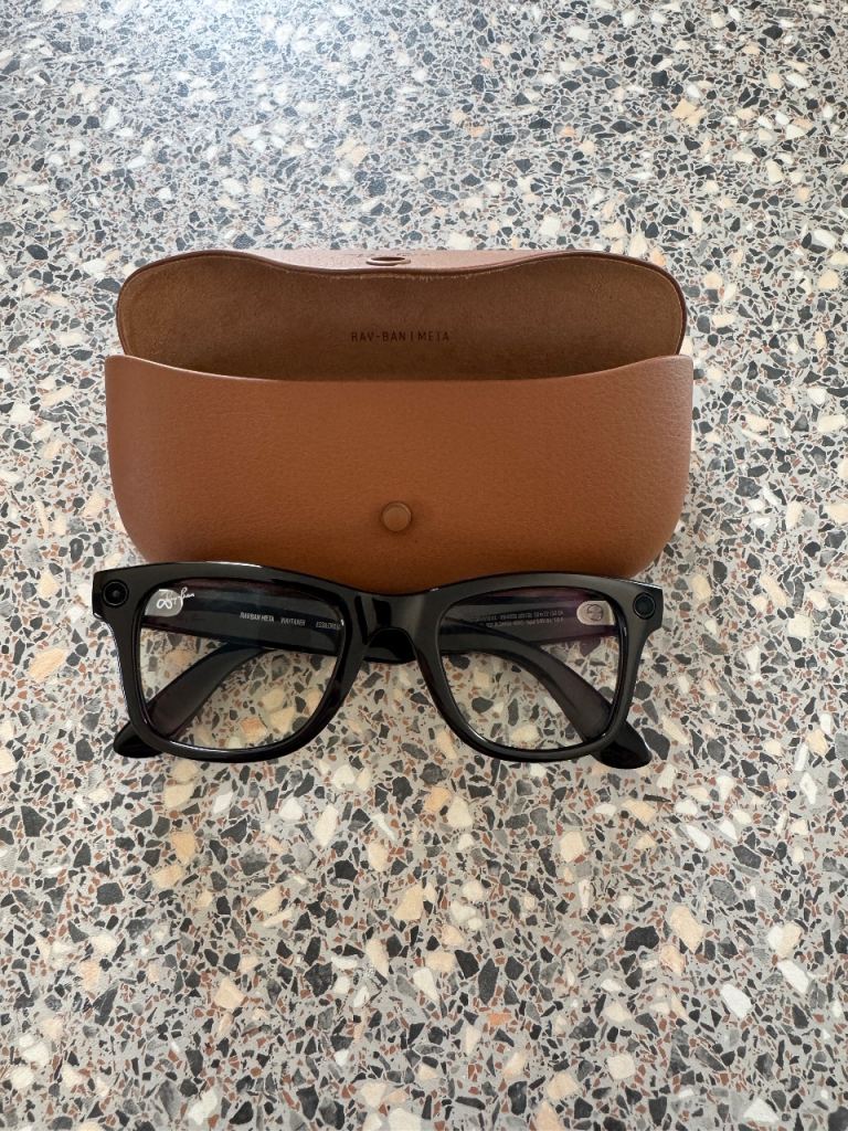 Meta ray ban in black (Gen 1)
