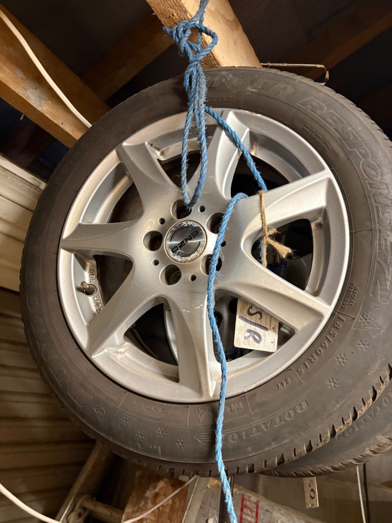 Set of 4 alloy 15” wheels and Dunlop Winter 185/60 R15 tyres used on a VW Polo (skoda/seat etc)