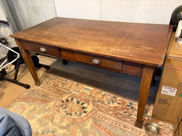 Wooden desk with drawers 