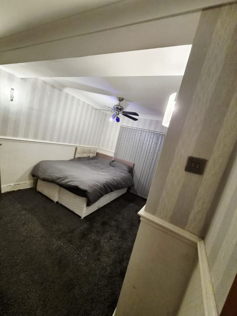 Furnished Spacious modern room -BD5 bills included 