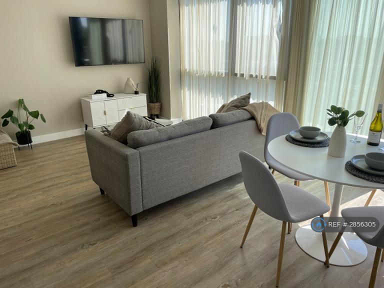 2 bedroom flat in The Glass House, Hull, HU1 (2 bed) (#2856305)