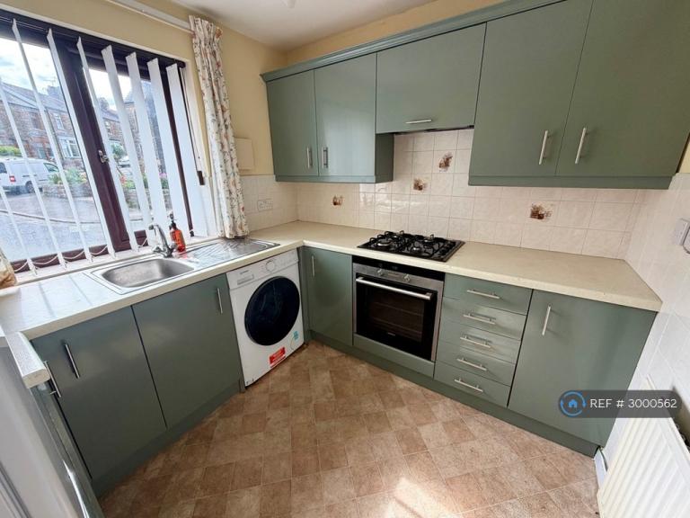 2 bedroom flat in Wesleyan Court, Ulverston, LA12 (2 bed) (#3000562)