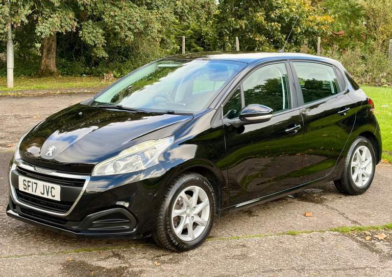 2017 Peugeot 208 Active 1.6 Diesel Mot October 2027 Full Service History £20 Road Tax
