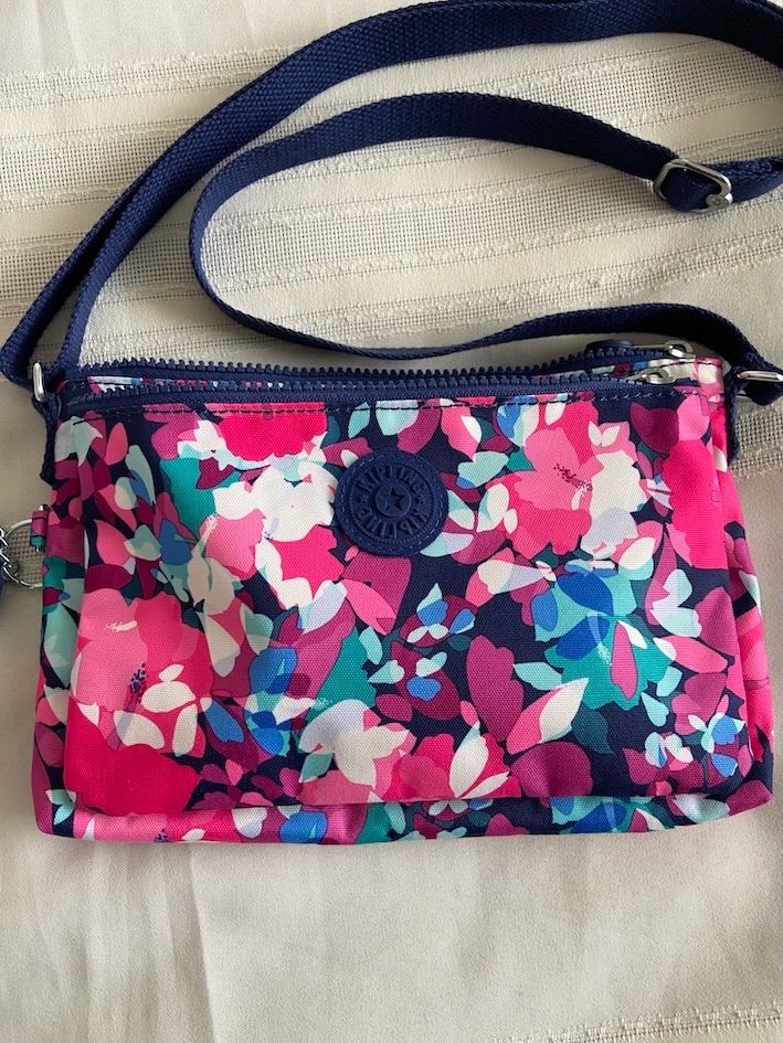 New unused Kipling Bag with Hallie monkey