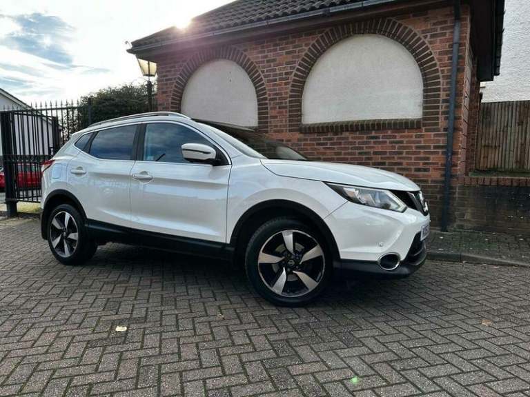image for 2015 Nissan Qashqai 1.2 DIG-T n-tec+ 2WD Euro 5 (s/s) 5dr Petrol Manual