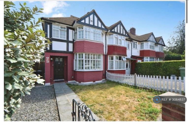 4 bedroom house in Jevington Way, London, SE12 (4 bed) (#3064837)