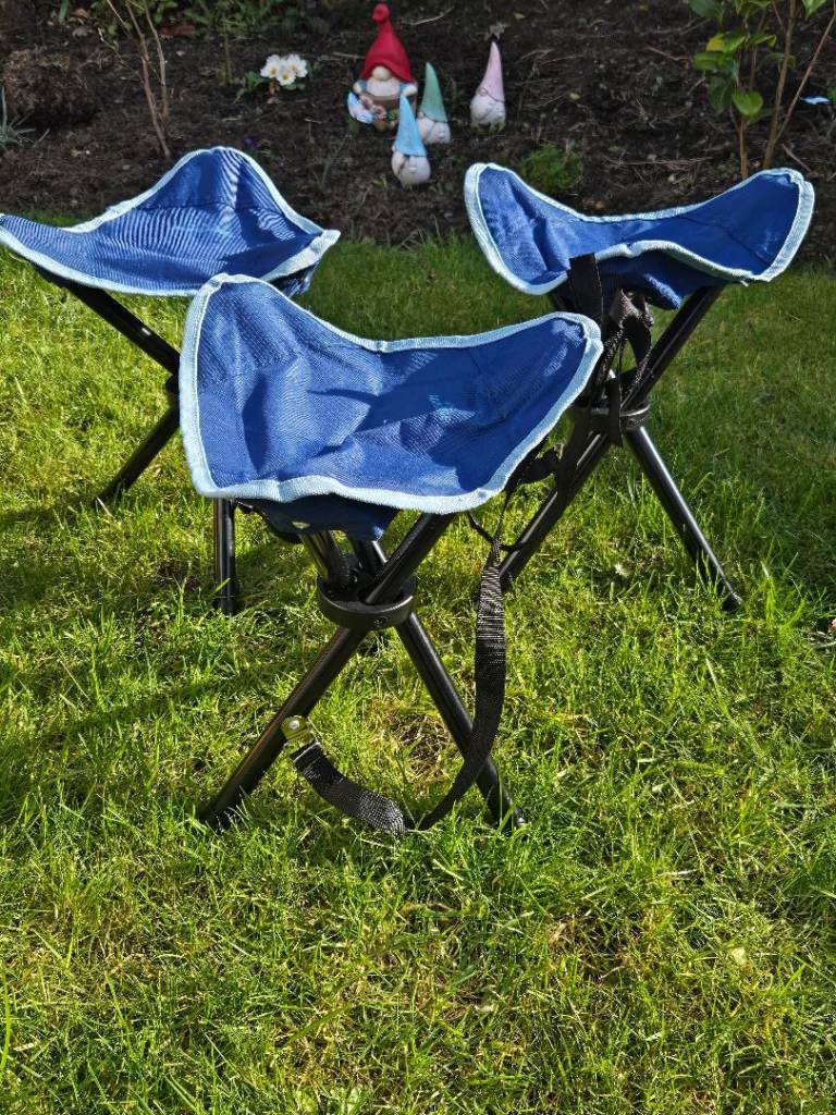 3x tripod folding stools