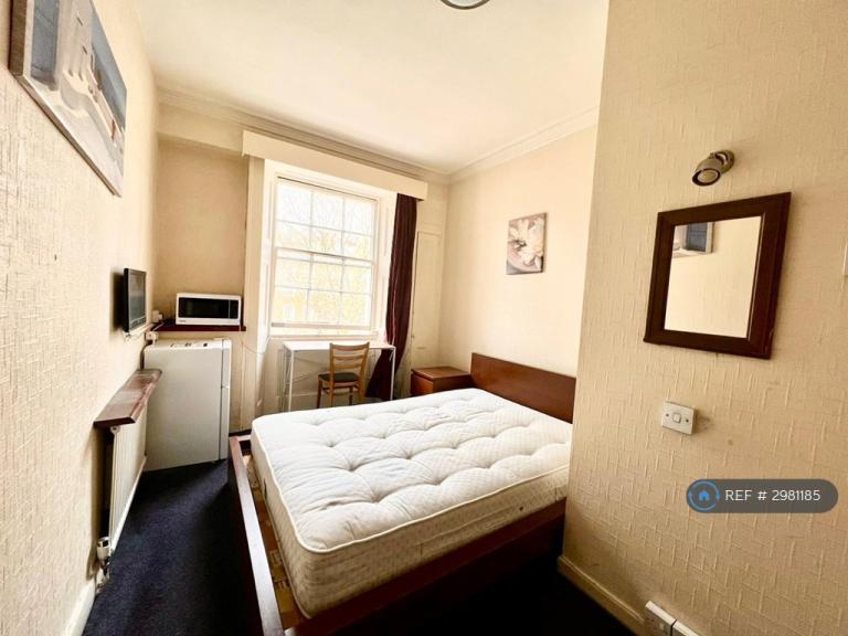 1 bedroom in Sussex Gardens, London, W2 (#2981185)