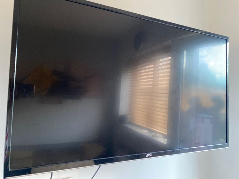 JVC 39” LED SMART HD TV