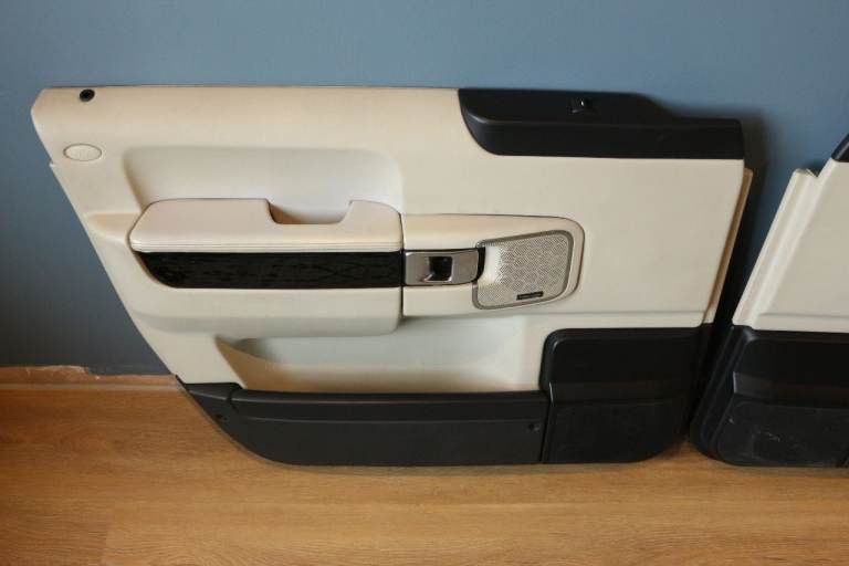 RANGE ROVER WESTMINSTER L322 NEARSIDE FRONT DOOR CARD - IVORY