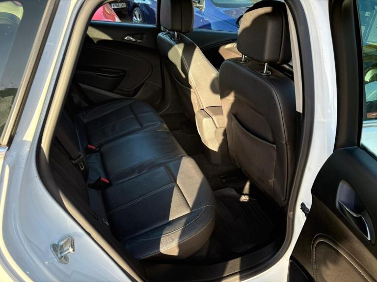 2013 Vauxhall Astra 2.0 CDTi 16V ecoFLEX Elite 5dr HATCHBACK DIESEL Manual