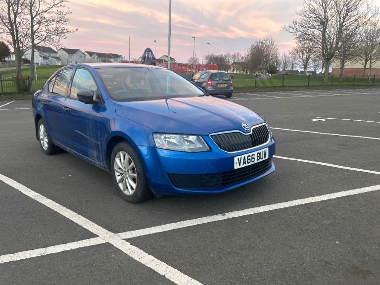 Skoda, OCTAVIA, Hatchback, 2017, Semi-Auto, 1598 (cc), 5 doors